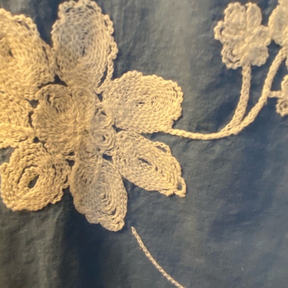 Cotton boho blouse with embroidery, size 2X, pair with jeans or flowy skirt - Picture 3 of 4